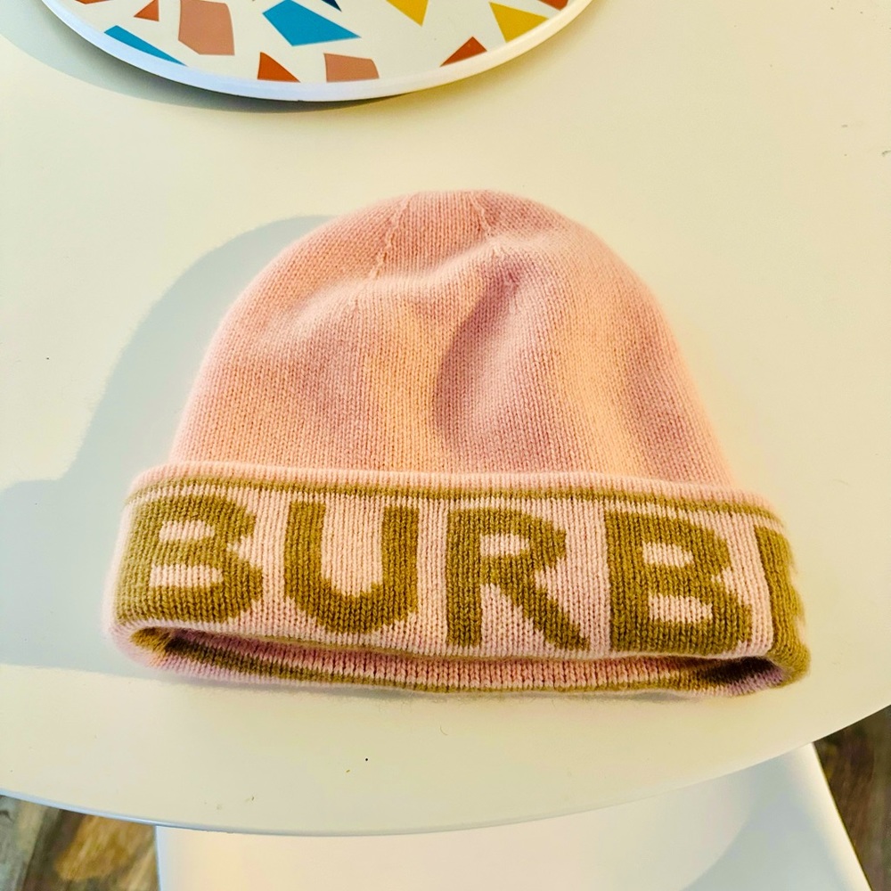 Burberry pink Cashmere Beanie new without tags